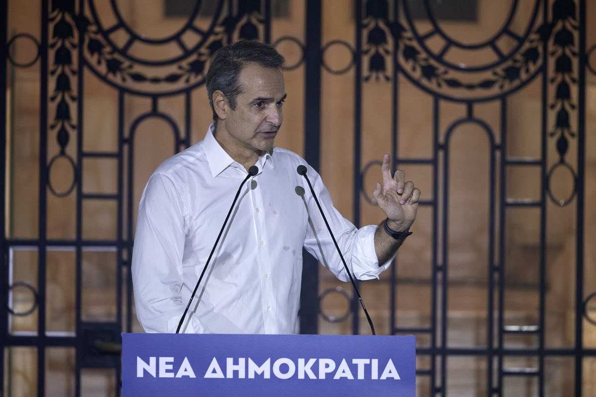 Μητσοτάκης στα 50 χρόνια της ΝΔ: «Σας καλώ να τιμήσετε όλους τους αρχηγούς παρόντες και απόντες – Πάμε για τρίτη θητεία»