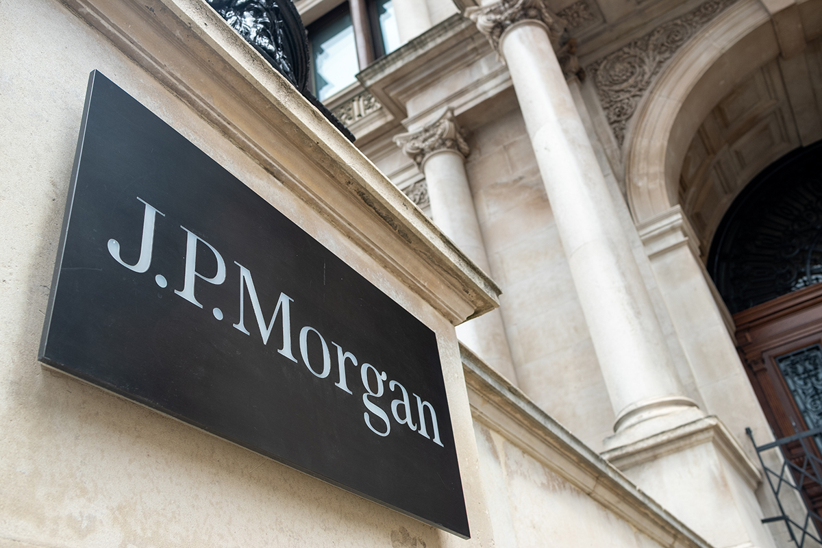 Η JP Morgan αναβαθμίζει σε overweight τις ελληνικές μετοχές το 2025