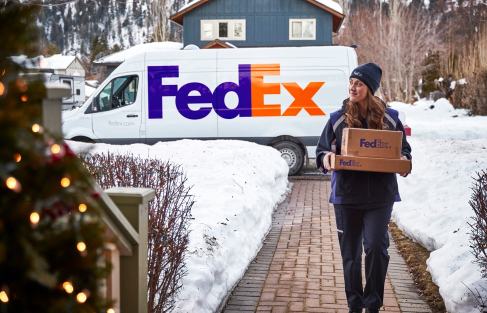 FedEx: Οι παραδόσεις δεμάτων στην Ευρώπη θα φτάσουν τα 6,2 δισ. κατά την εορταστική περίοδο – ρεκόρ μετά την πανδημία