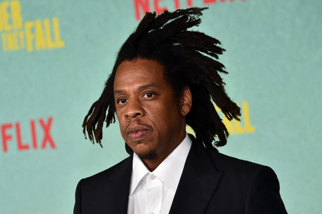 Jay Z: Ο κολοσσός της μουσικής και των επιχειρήσεων αρνείται τις κατηγορίες για βιασμό ανήλικης