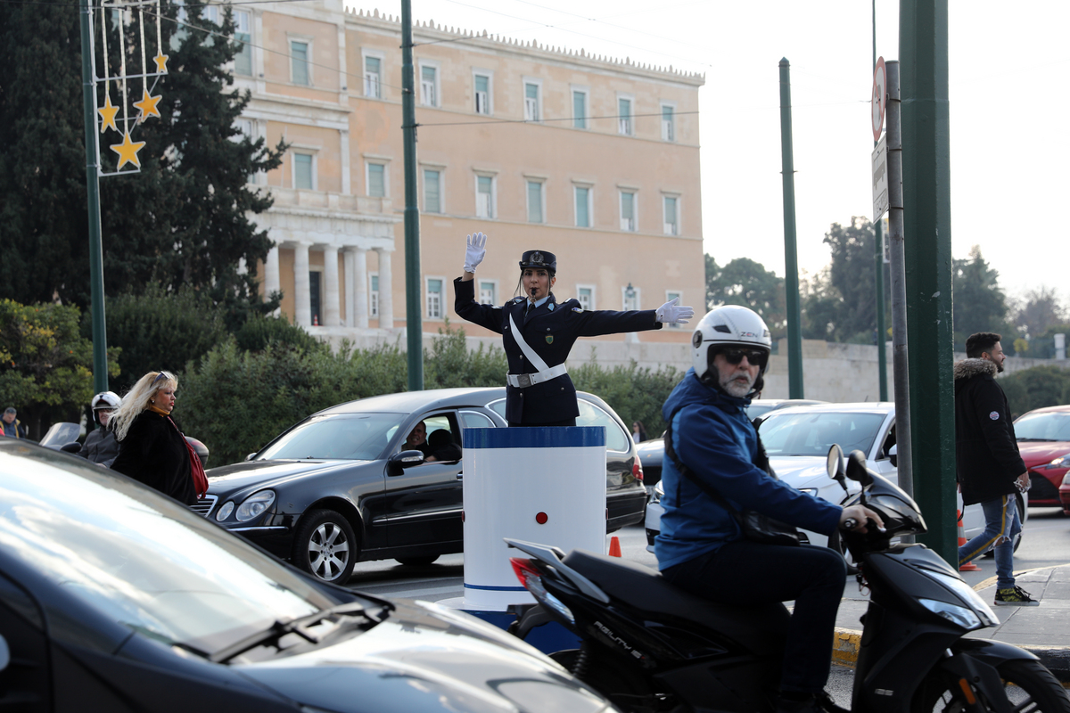 Επιστροφή πινακίδων από τη Δημοτική Αστυνομία Αθηνών για τα Χριστούγεννα – Οι λεπτομέρειες παραλαβής