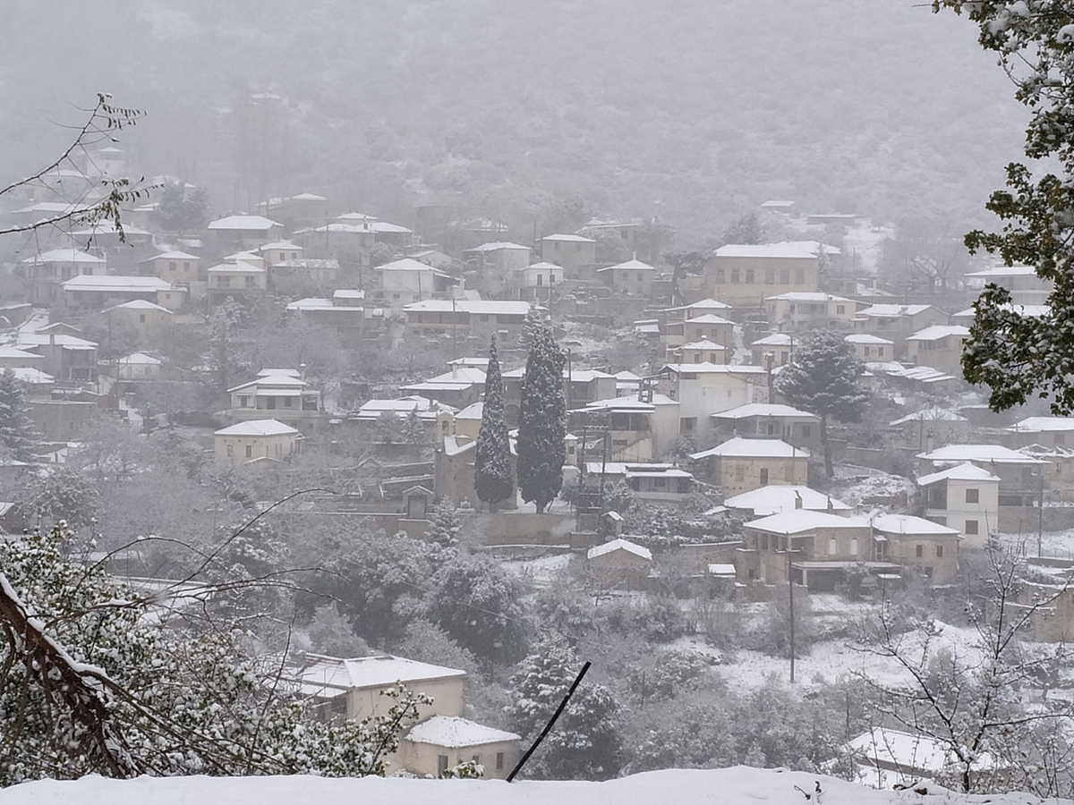 Χριστούγεννα με χιόνια και καταιγίδες – Σε εξέλιξη η επέλαση της κακοκαιρίας