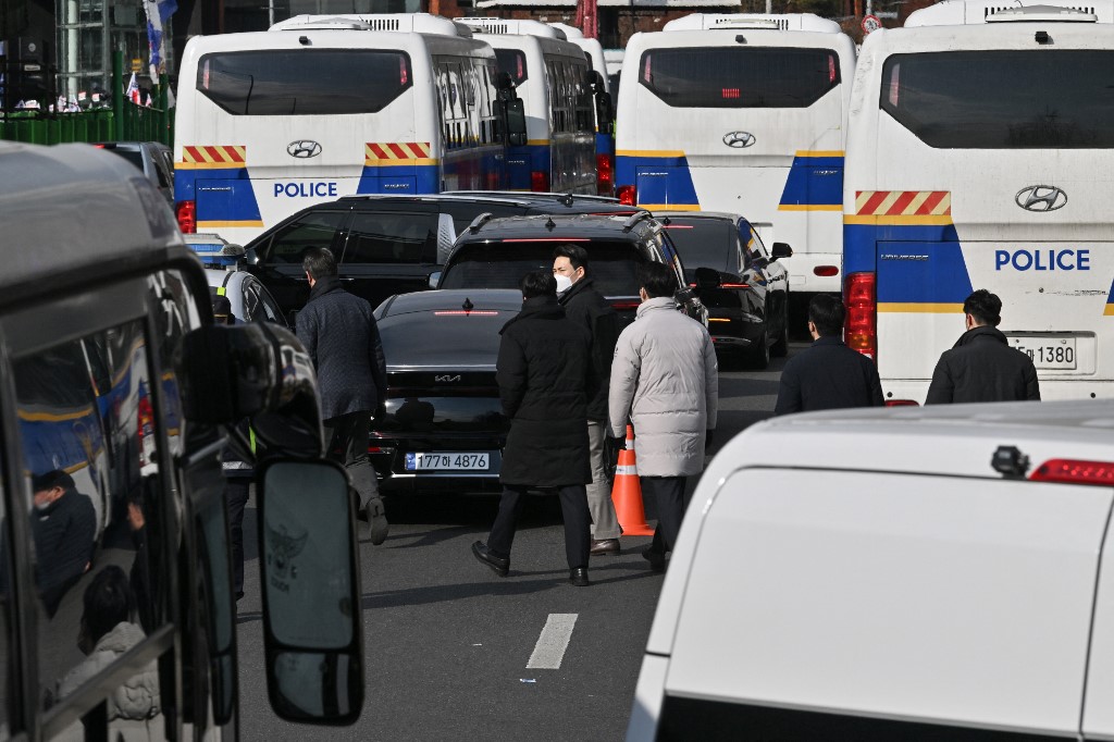 Συνεχιζόμενη κρίση στη Νότια Κορέα: Γιατί απέτυχε η προσπάθεια σύλληψης του Γιουν Σουκ Γεόλ