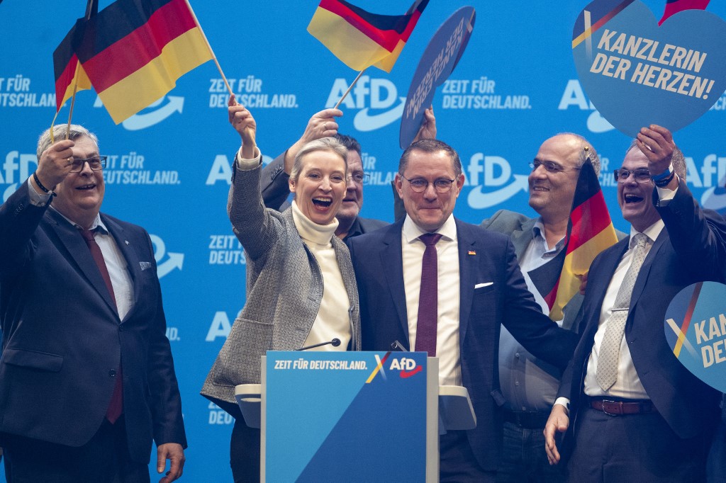 AfD στο 22% με Βάιντελ, «νέα» νεολαία και επεισόδια