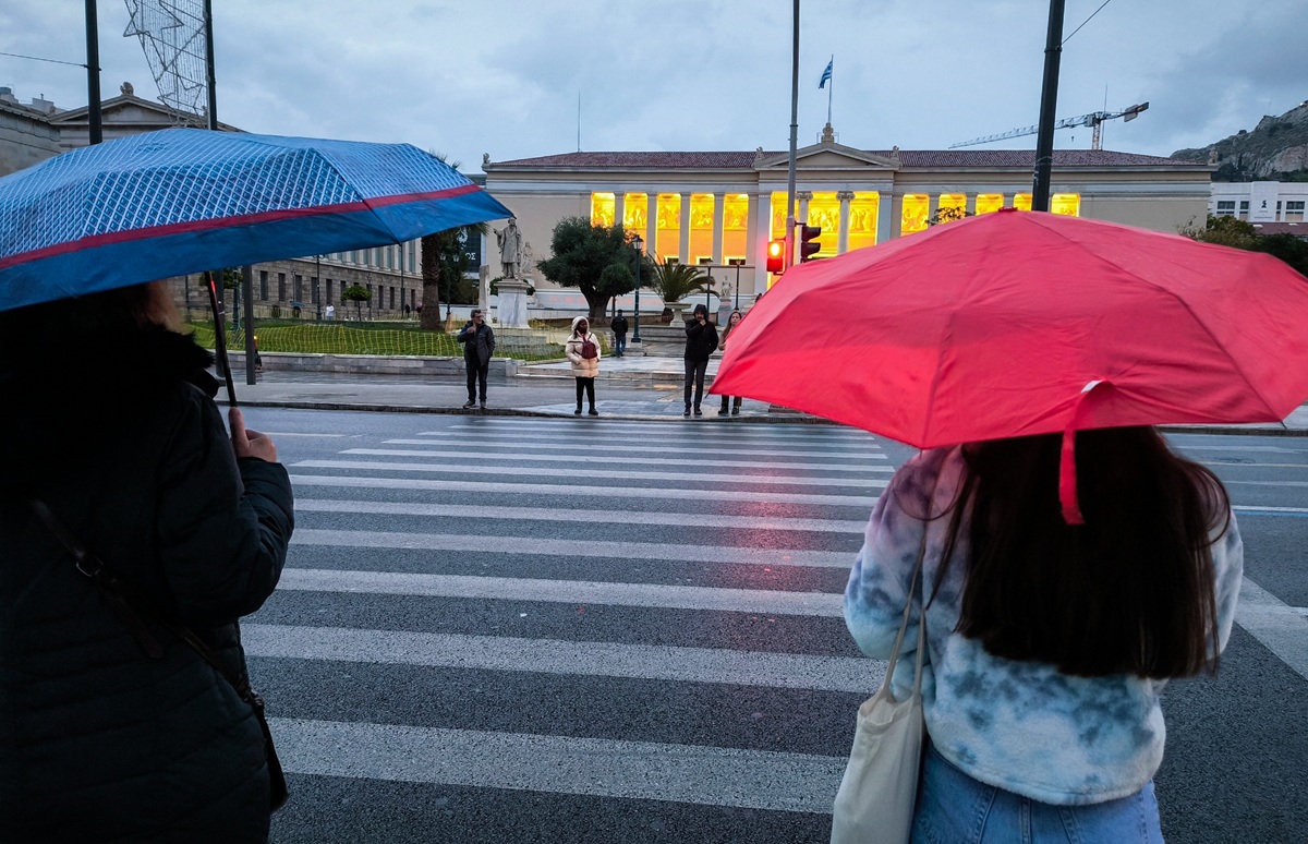 Καιρός: Βροχές και χιονοπτώσεις έρχονται το Σαββατοκύριακο – Ποιες περιοχές της χώρας θα επηρεαστούν