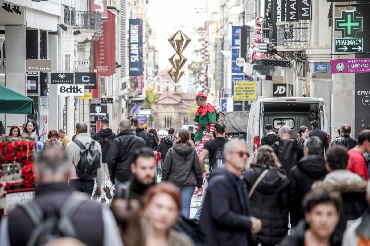 Πόσα ξόδεψαν οι Έλληνες στις γιορτές – Τι δείχνει το βαρόμετρο της ΚΕΕΕ