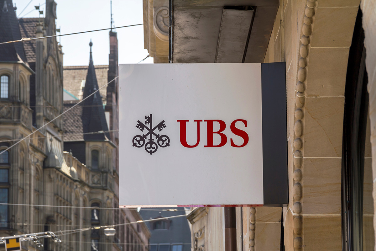 UBS για Ελλάδα: Στο 2,8% η ανάπτυξη το 2025 – Πώς θα κινηθούν πληθωρισμός και πρωτογενές πλεόνασμα