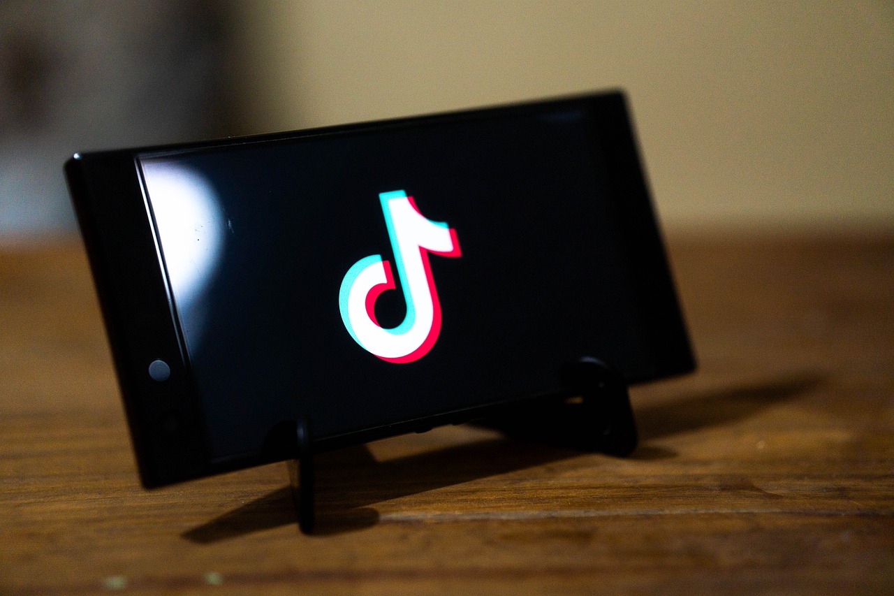 Tiktok: Αμερικανοί επενδυτές συγκεντρώνουν πάνω από 20 δισ. δολάρια για την εξαγορά της πλατφόρμας