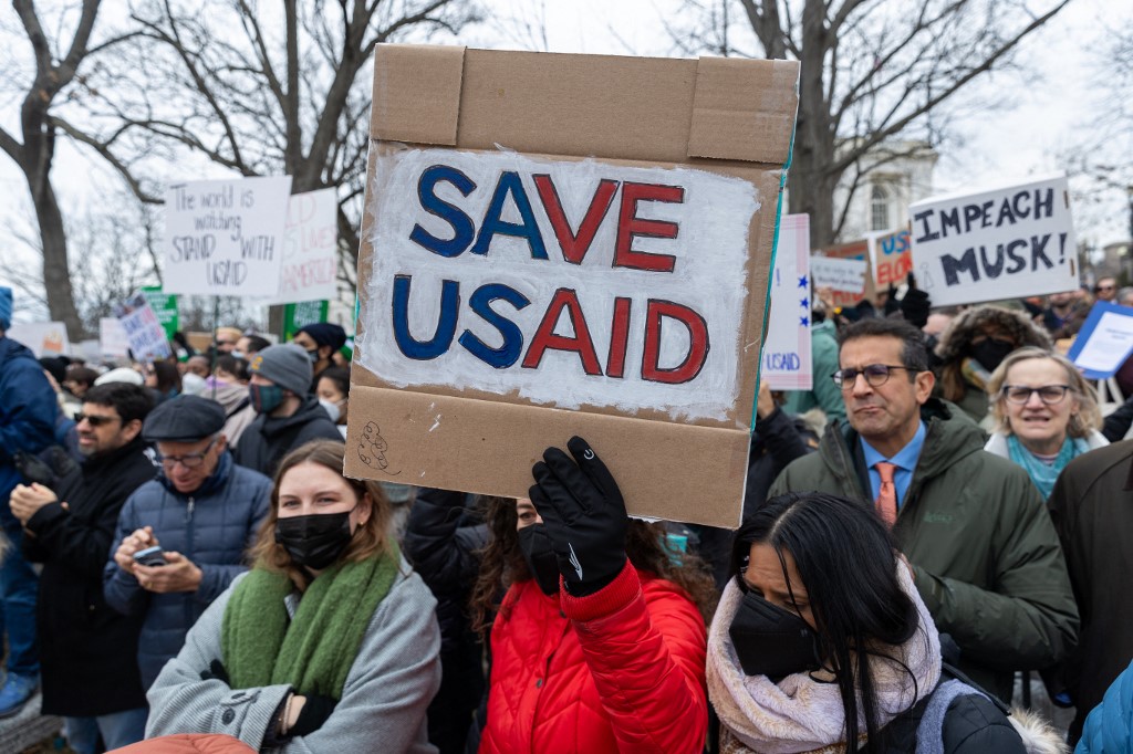 Η κυβέρνηση Τραμπ συρρικνώνει δραστικά την USAID – Μόλις 294 εργαζόμενοι παραμένουν στη θέση τους