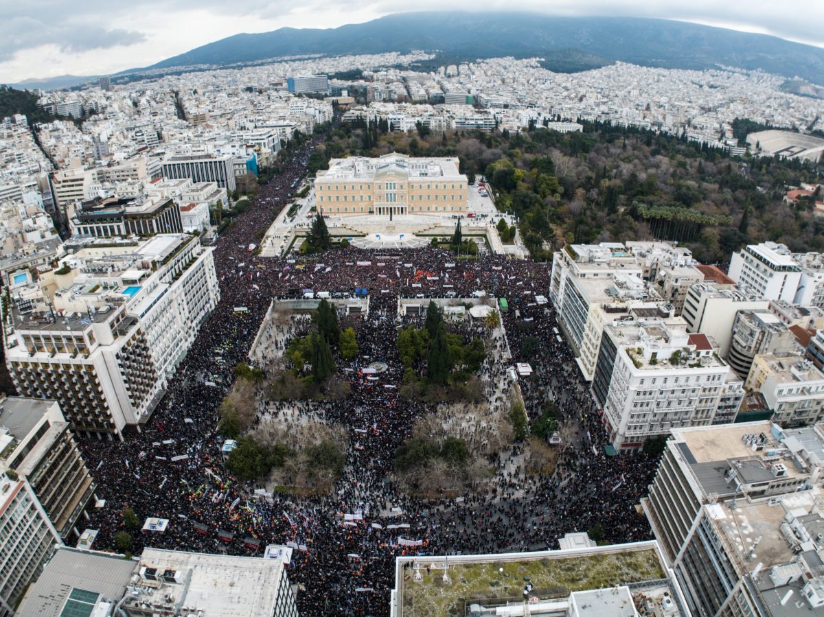 Τέμπη: Δύο χρόνια από την τραγωδία – Σε εξέλιξη οι συγκεντρώσεις [live εικόνα]