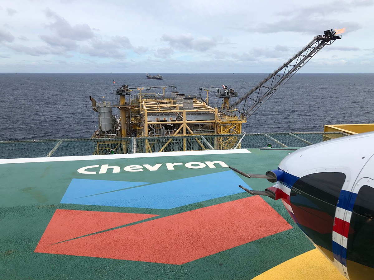 Γιατί ο Τραμπ ακυρώνει άδεια στη Chevron να εκμεταλλεύεται κοιτάσματα πετρελαίου στη Βενεζουέλα