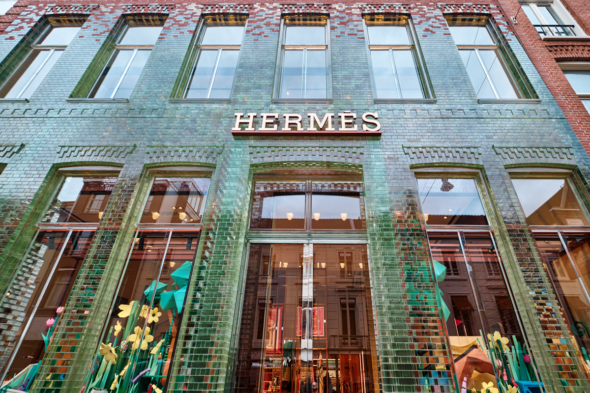 Hermès σε νέα ύψη: Ρεκόρ πωλήσεων και χρηματιστηριακής αξίας