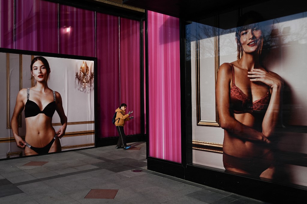 Victoria’s Secret: Υποτονικό ξεκίνημα στο 2025, αλλά βλέπει σταδιακή βελτίωση