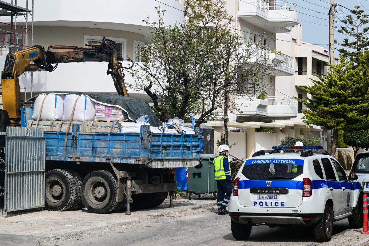 Βούλα: Νεκρός ο 28χρονος χειριστής του γερανοφόρου οχήματος – Επτά προσαγωγές